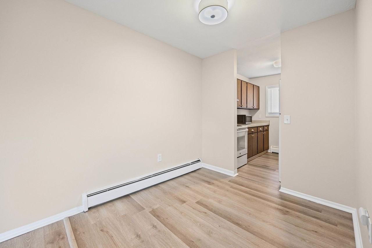 729 Cedarwood Ter #A - Photo 5 of 50