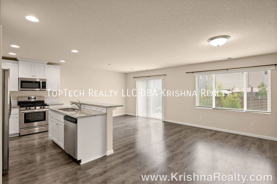 7443 Nw 164th Ave - Photo 3 of 23
