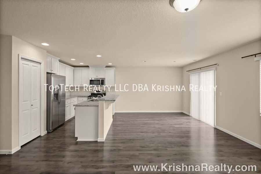 7443 Nw 164th Ave - Photo 4 of 23