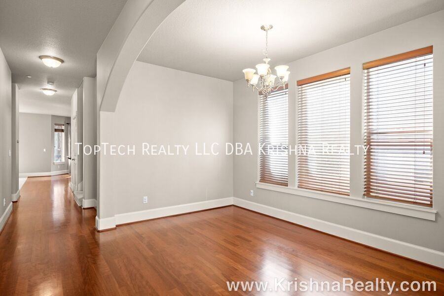 11322 Nw Kimble Ct - Photo 3 of 24