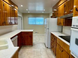 featured image of 839 E Dana St