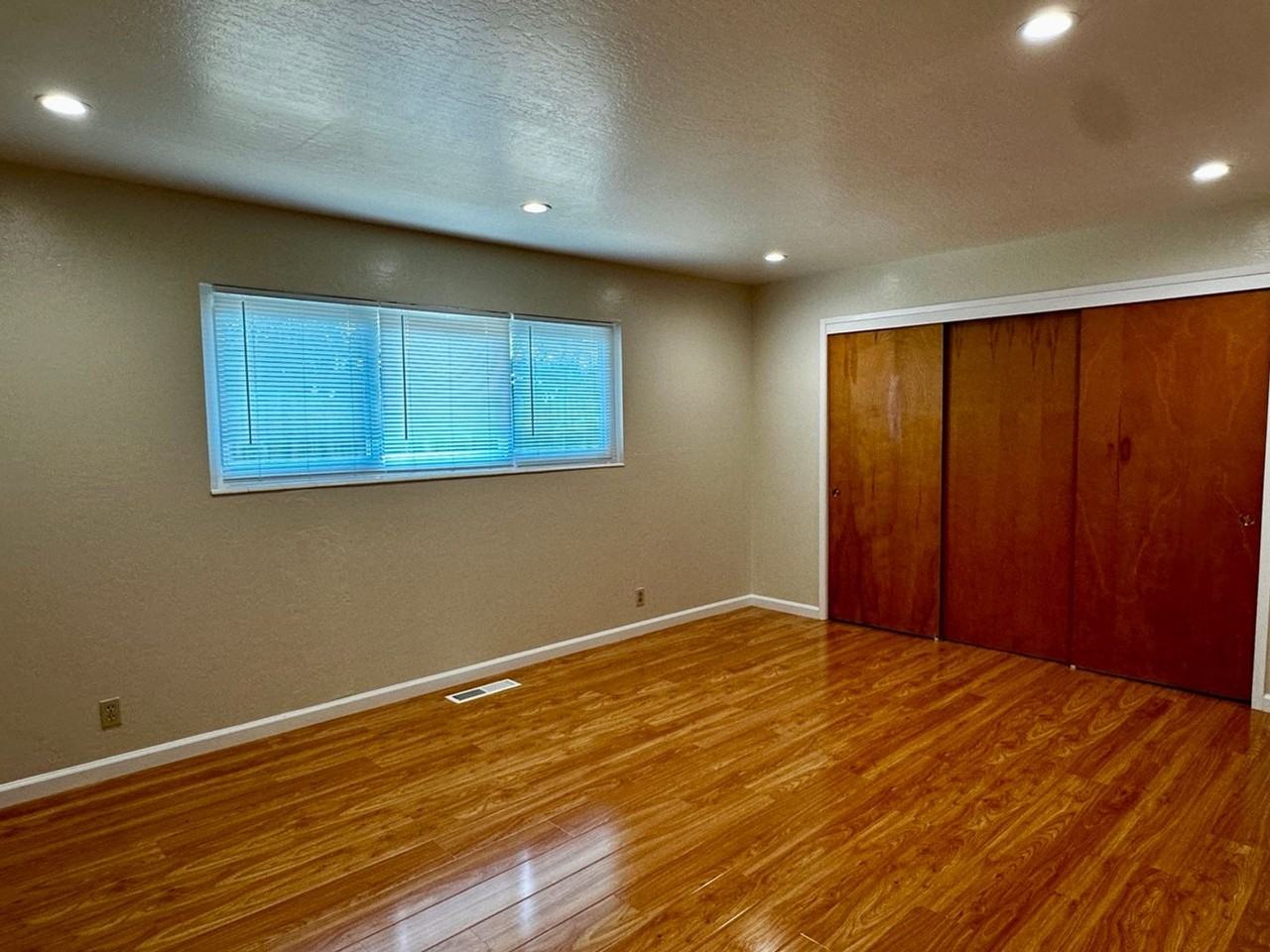 839 E Dana St - Photo 6 of 11