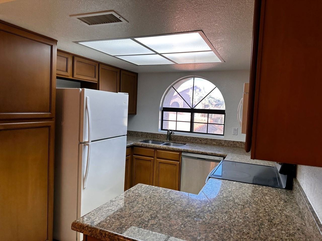 700 E Mesquite Cir - Photo 2 of 15