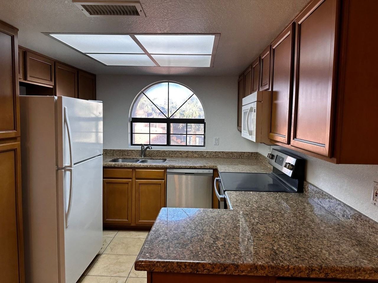 700 E Mesquite Cir - Photo 3 of 15