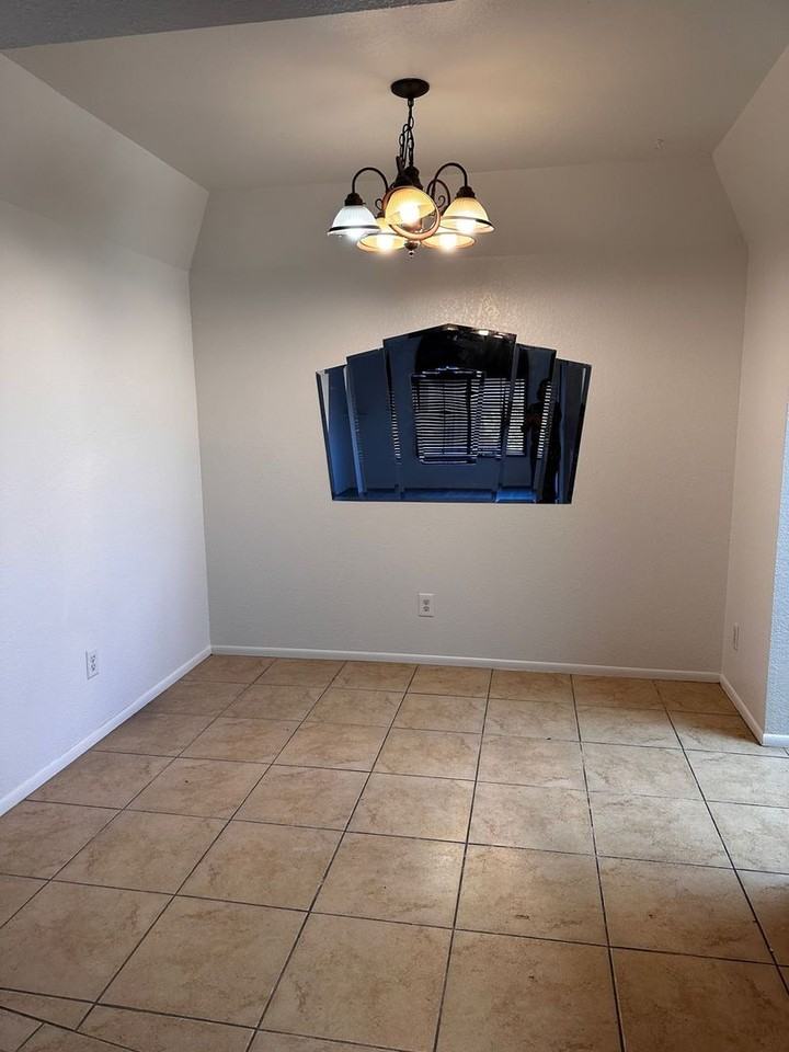 700 E Mesquite Cir - Photo 6 of 15