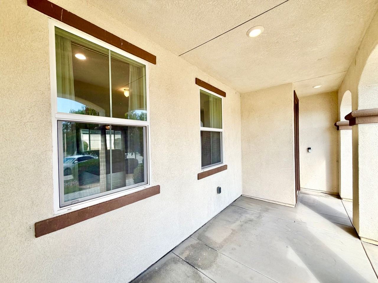 30136 Sutton Ct - Photo 3 of 36