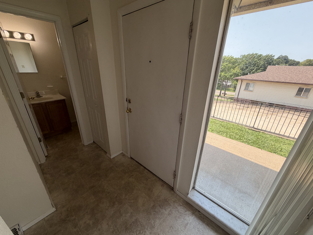 829 Southwest Blvd - Photo 2 of 50