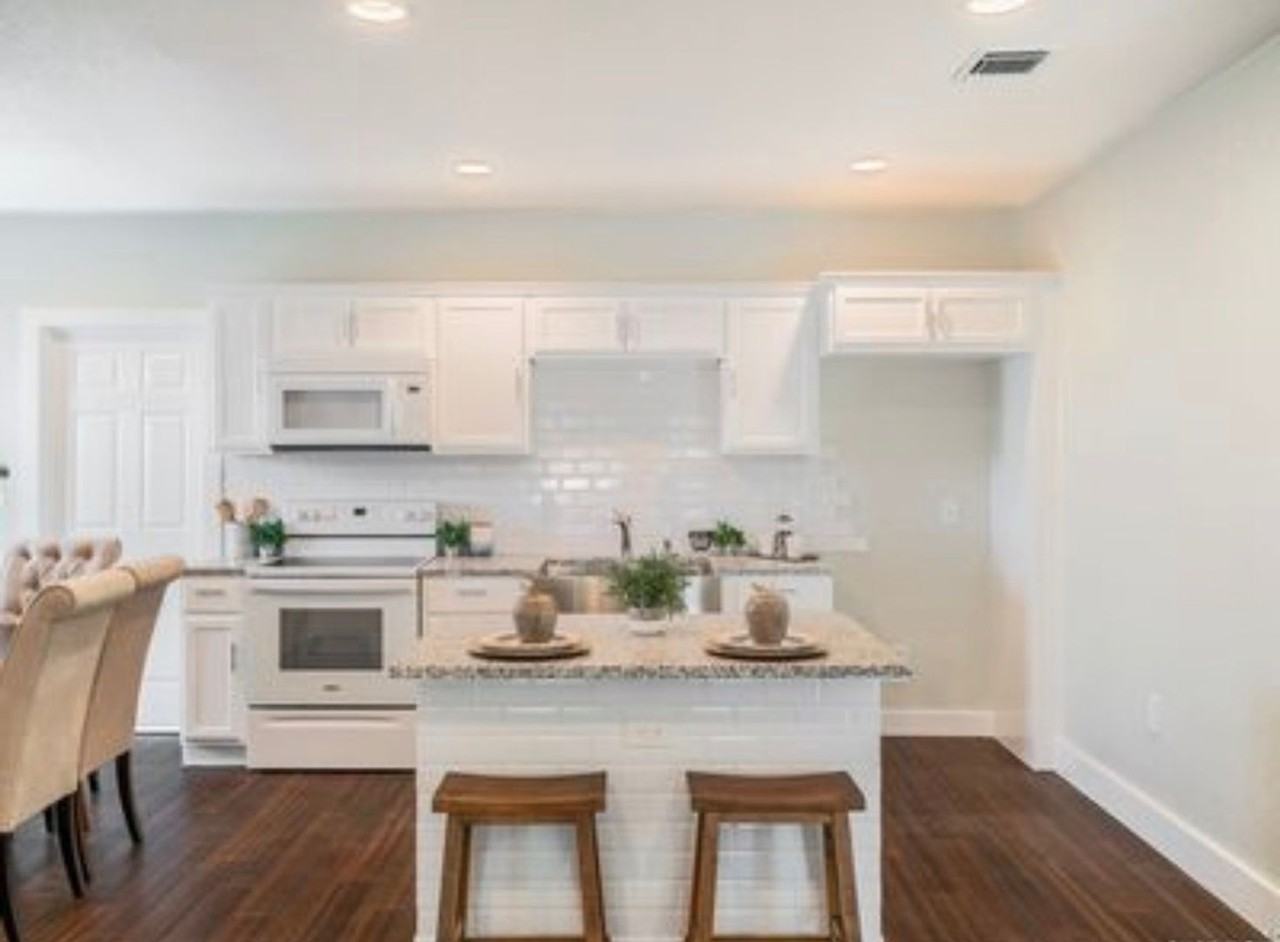 1226 Lamar St - Photo 2 of 11