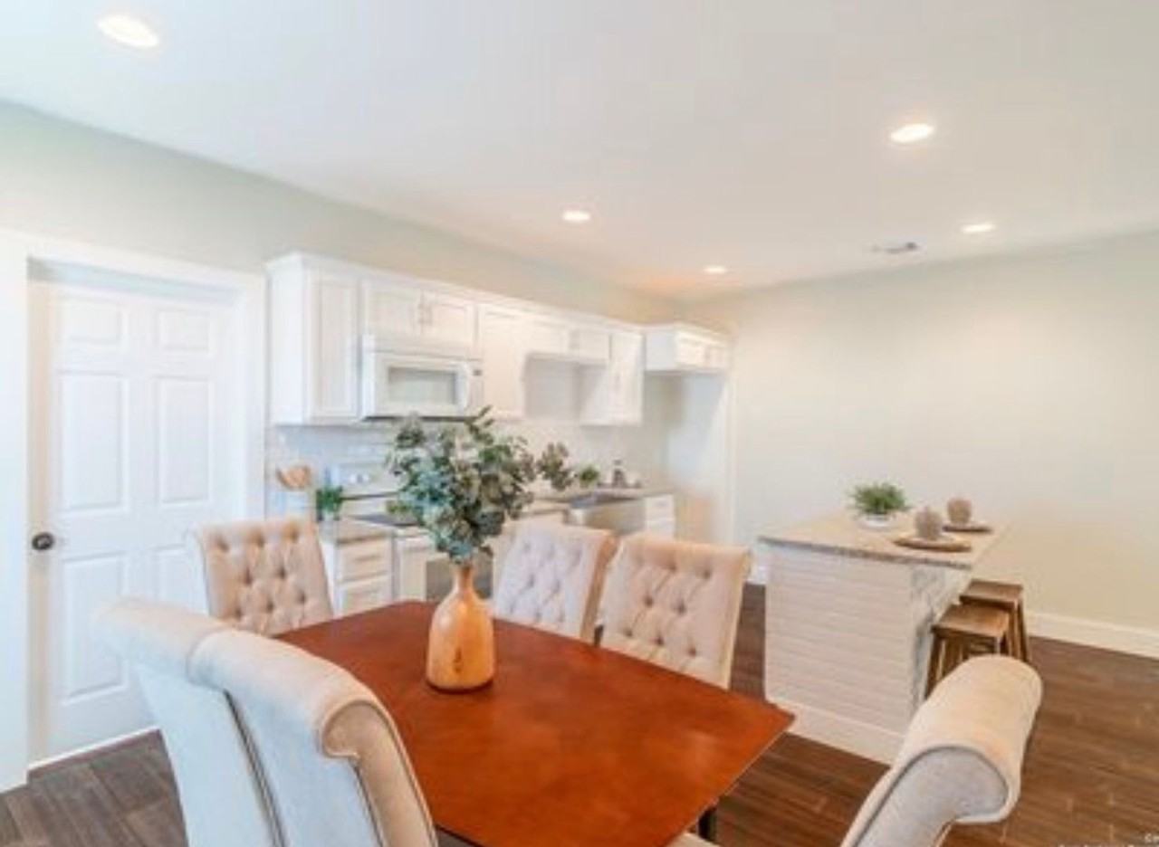 1226 Lamar St - Photo 4 of 11