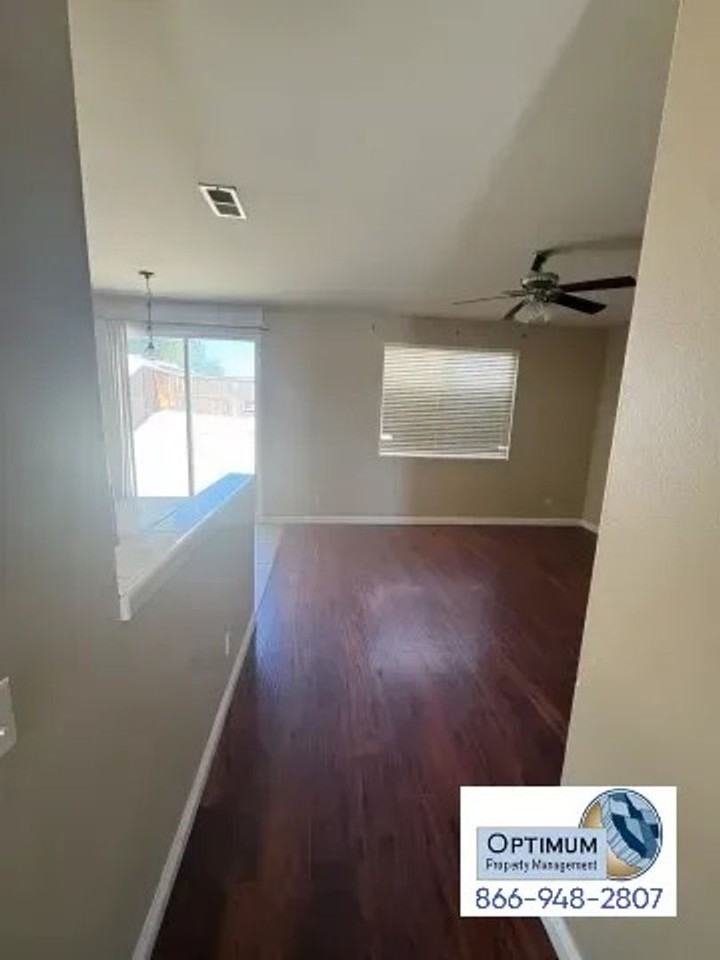 12654 Meadow St - Photo 4 of 30