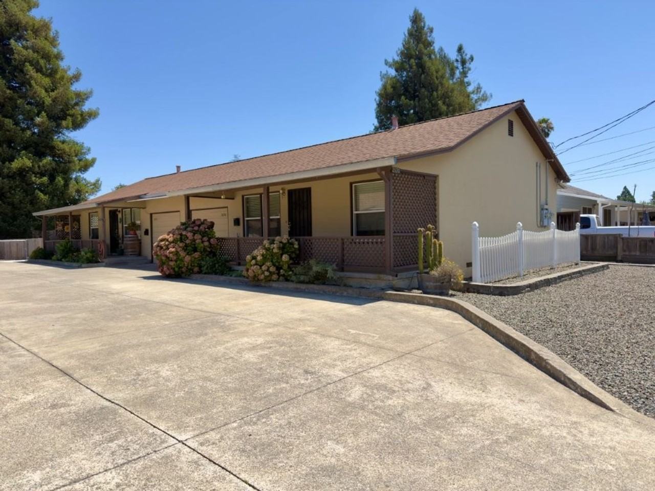 2670 Adrian St - Photo 4 of 40