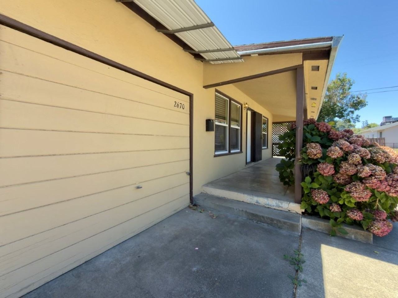 2670 Adrian St - Photo 5 of 40