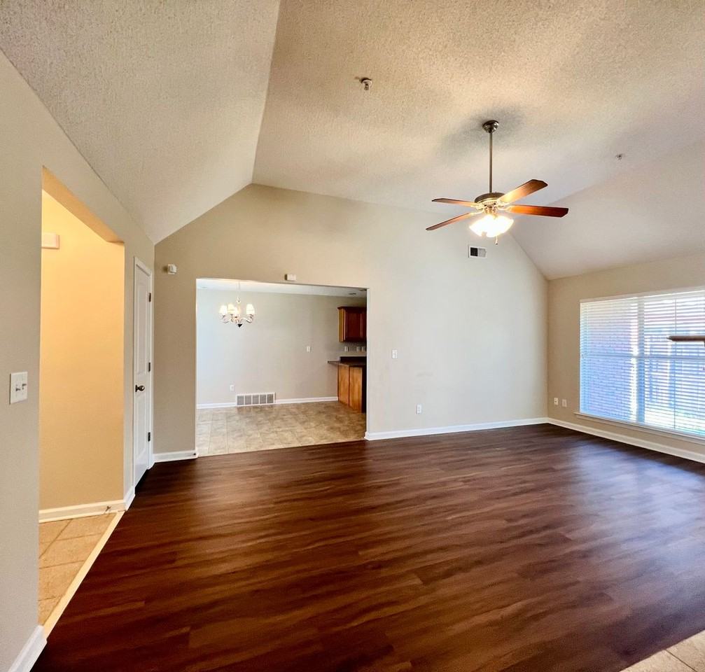 9146 Glen Cv - Photo 3 of 18