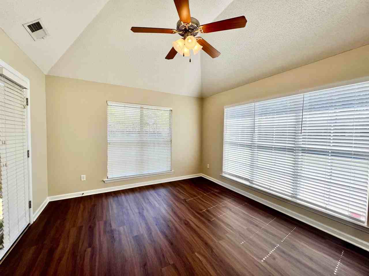 9146 Glen Cv - Photo 4 of 18