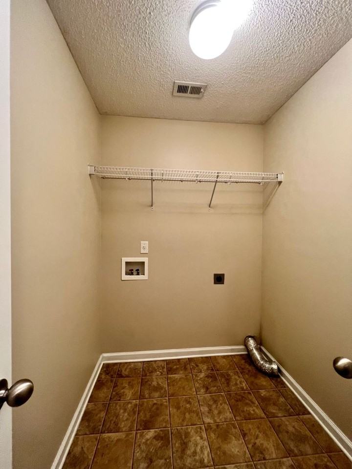 9146 Glen Cv - Photo 7 of 18