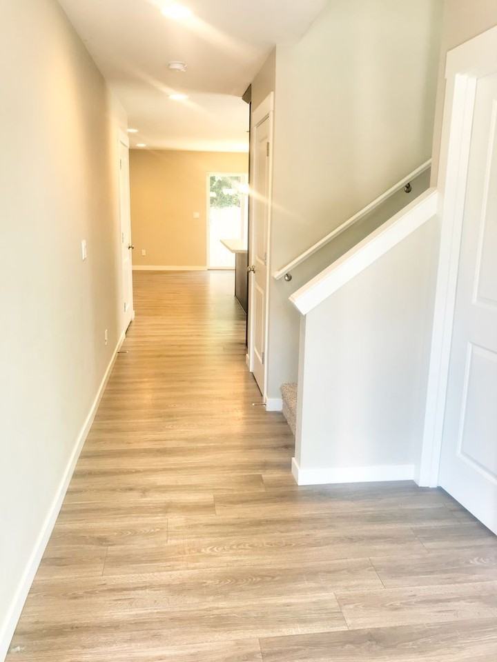 5518 Se 61st Ave - Photo 2 of 16