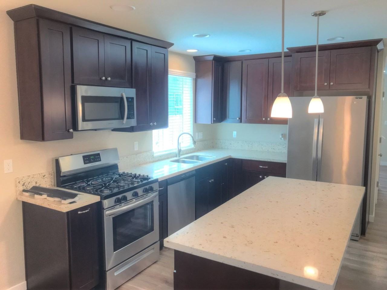 5518 Se 61st Ave - Photo 4 of 16