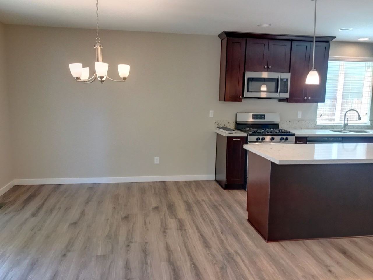 5518 Se 61st Ave - Photo 5 of 16