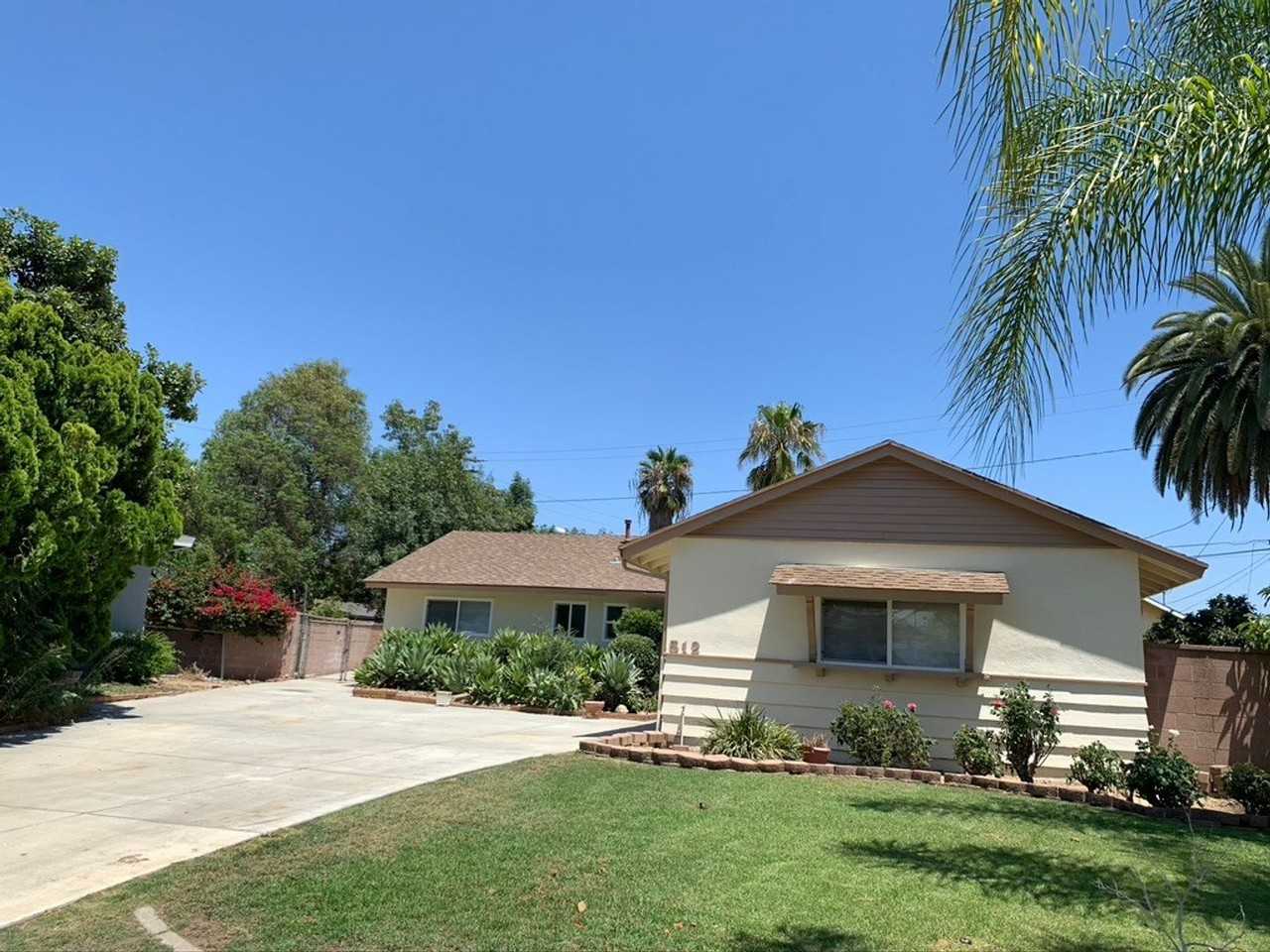512 S La Serena Dr - Photo 2 of 14