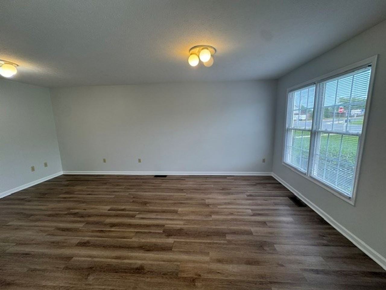 1058 Oriole Ln - Photo 3 of 24