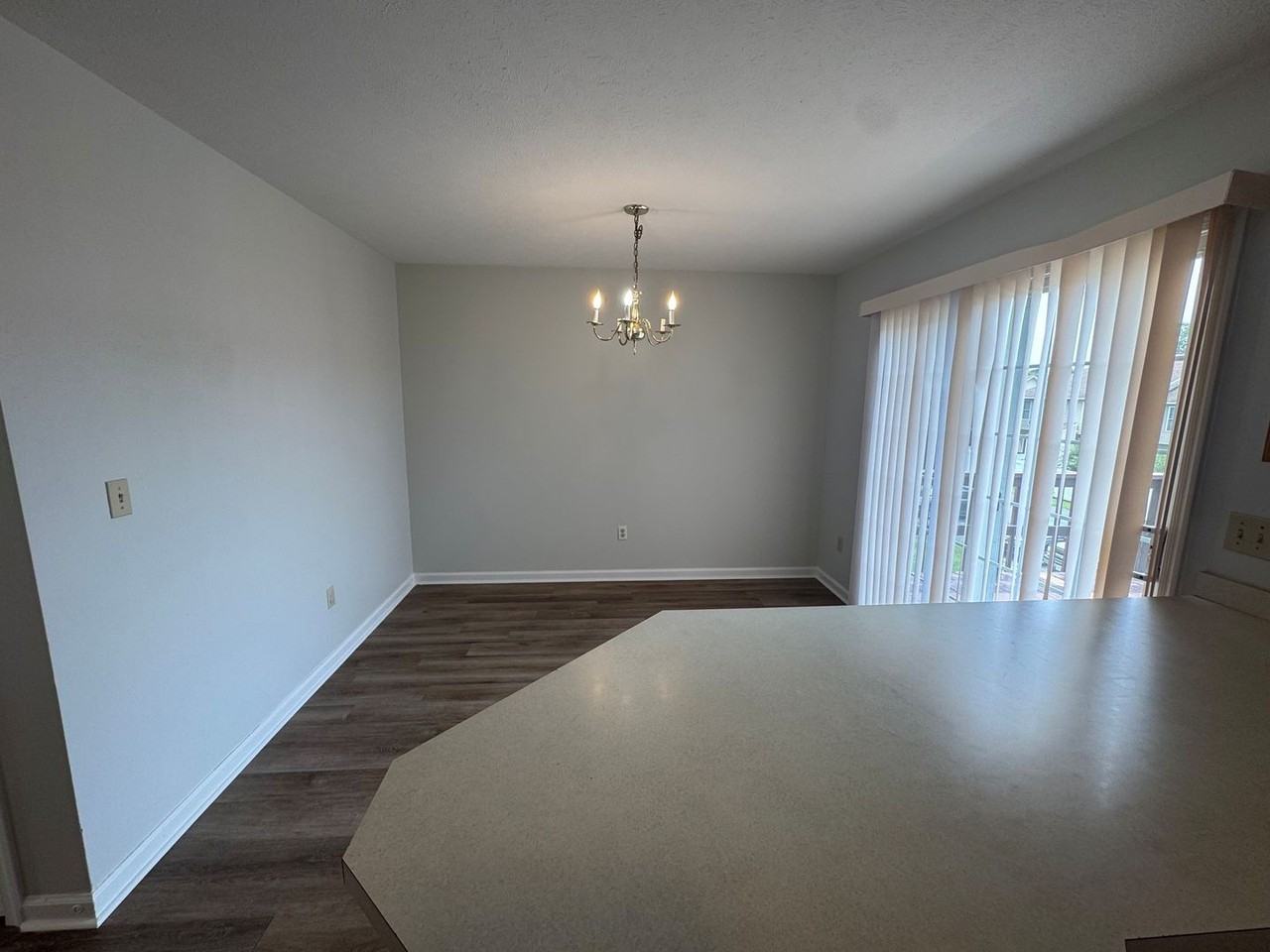 1058 Oriole Ln - Photo 7 of 24