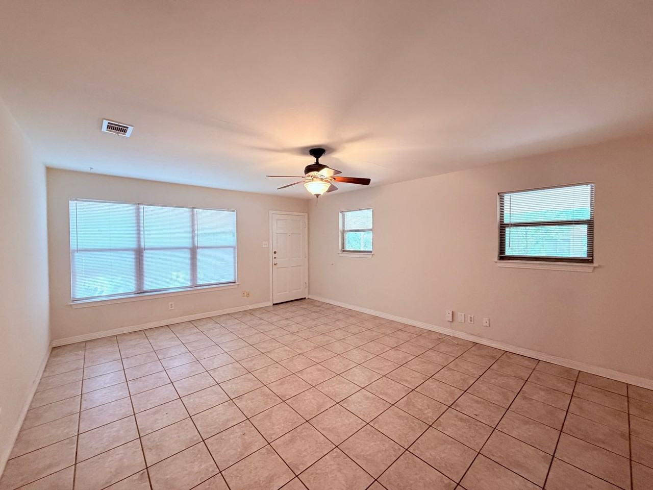 5915 Sunshine Dr - Photo 4 of 31