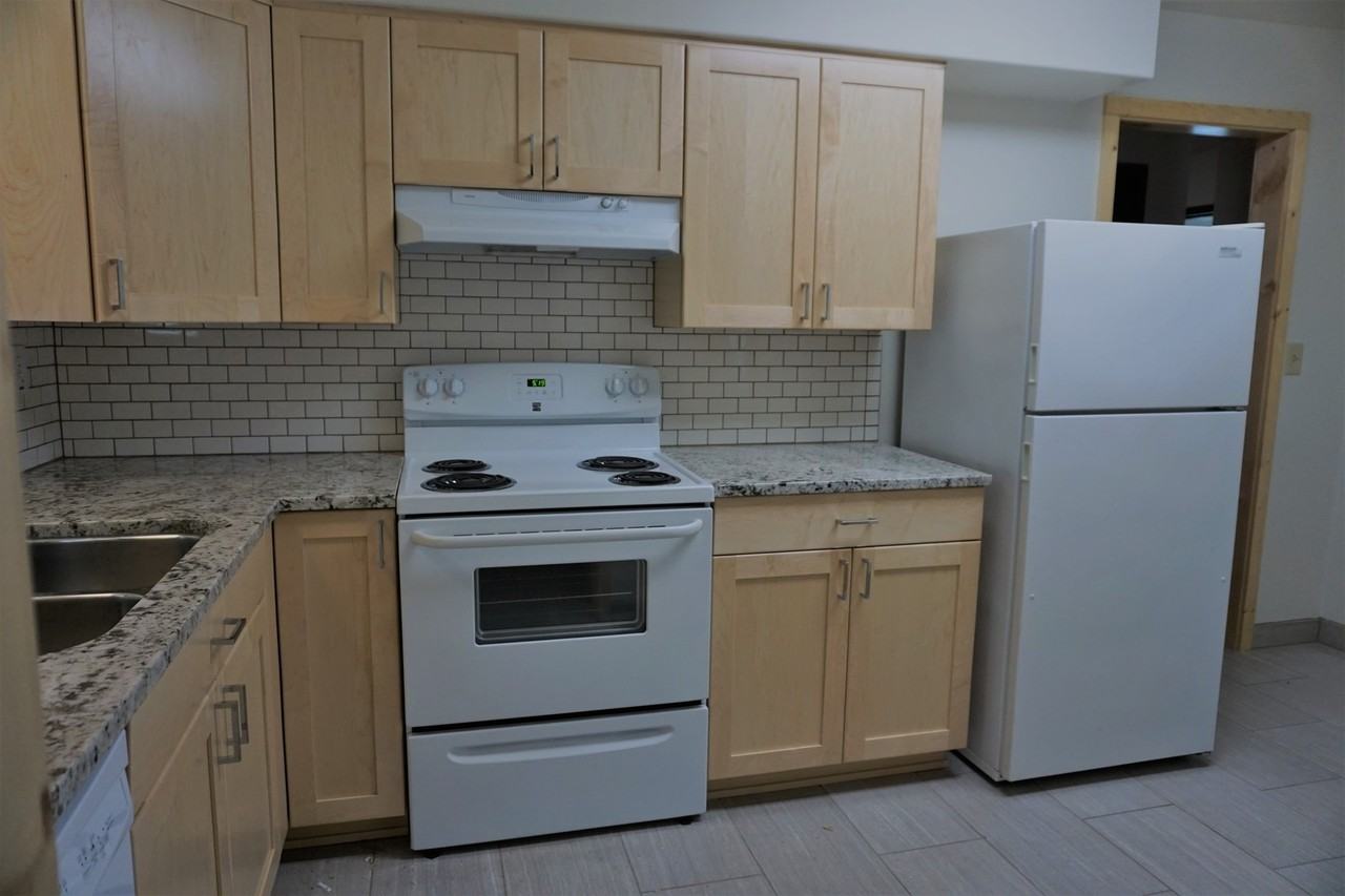 2906 Geary St Se - Photo 3 of 21