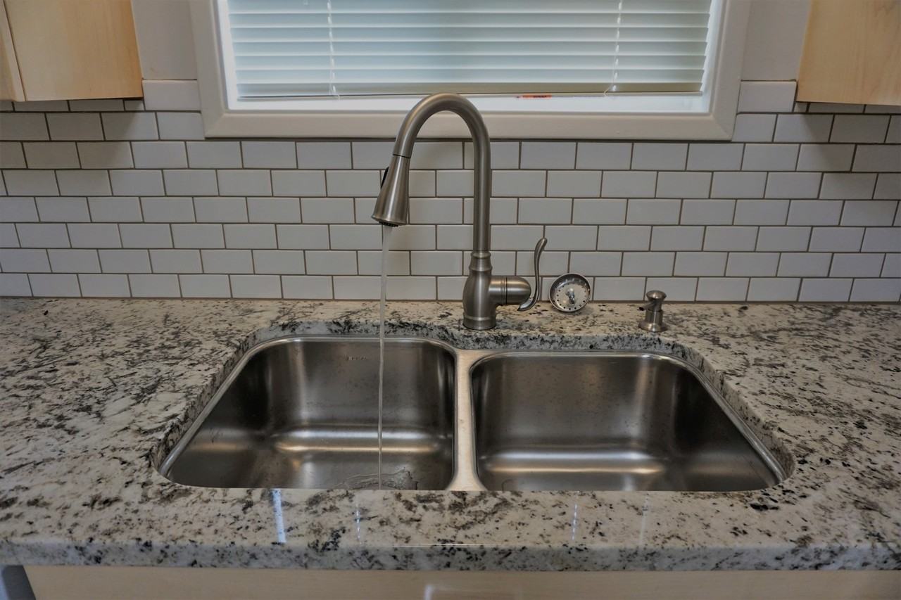 2906 Geary St Se - Photo 5 of 21