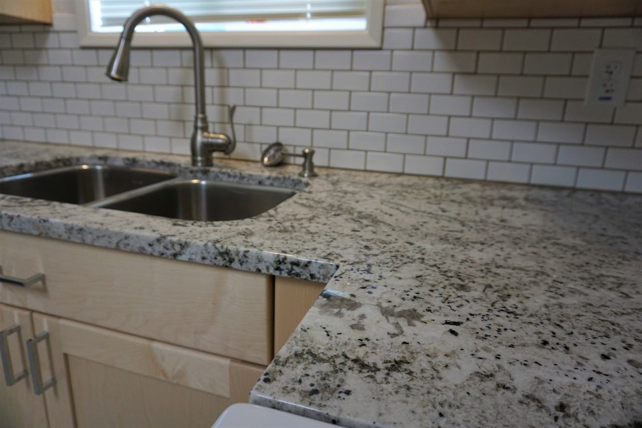 2906 Geary St Se - Photo 6 of 21