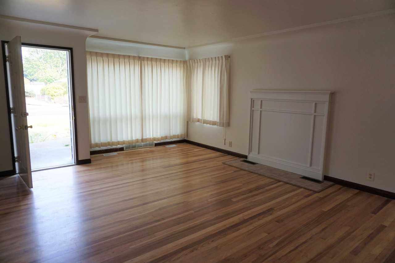 2906 Geary St Se - Photo 7 of 21