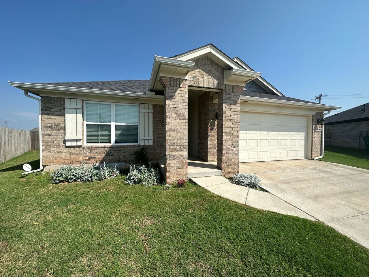 15749 Potomac Dr - Photo 2 of 41