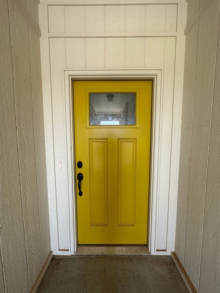 15749 Potomac Dr - Photo 4 of 41