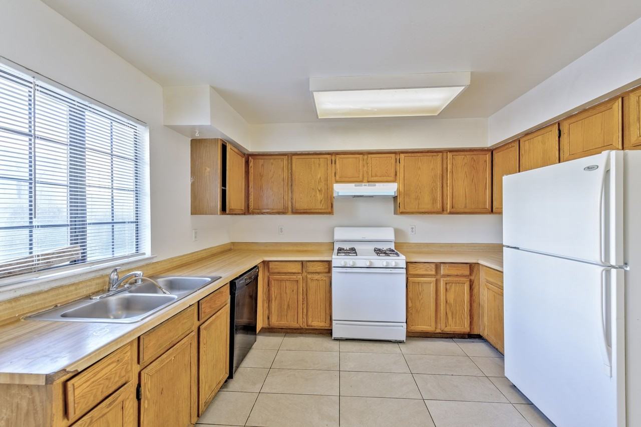 7030 Burcot Ave #K113 - Photo 2 of 11