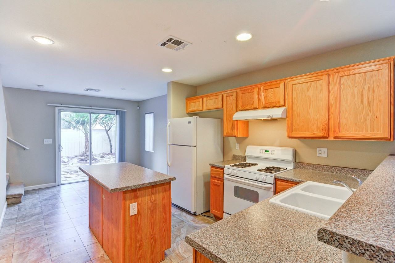4125 Kemble Ct - Photo 4 of 10
