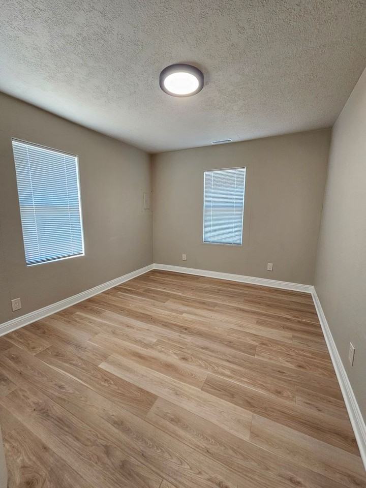 2764 Sw Culver Hwy - Photo 4 of 9