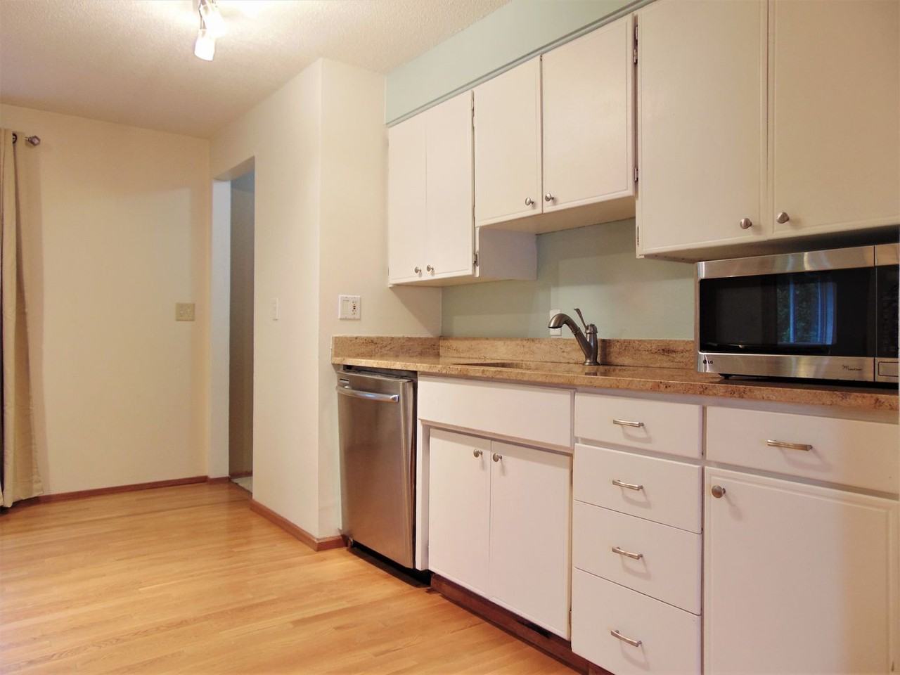 9821 S 212th St - Photo 5 of 20