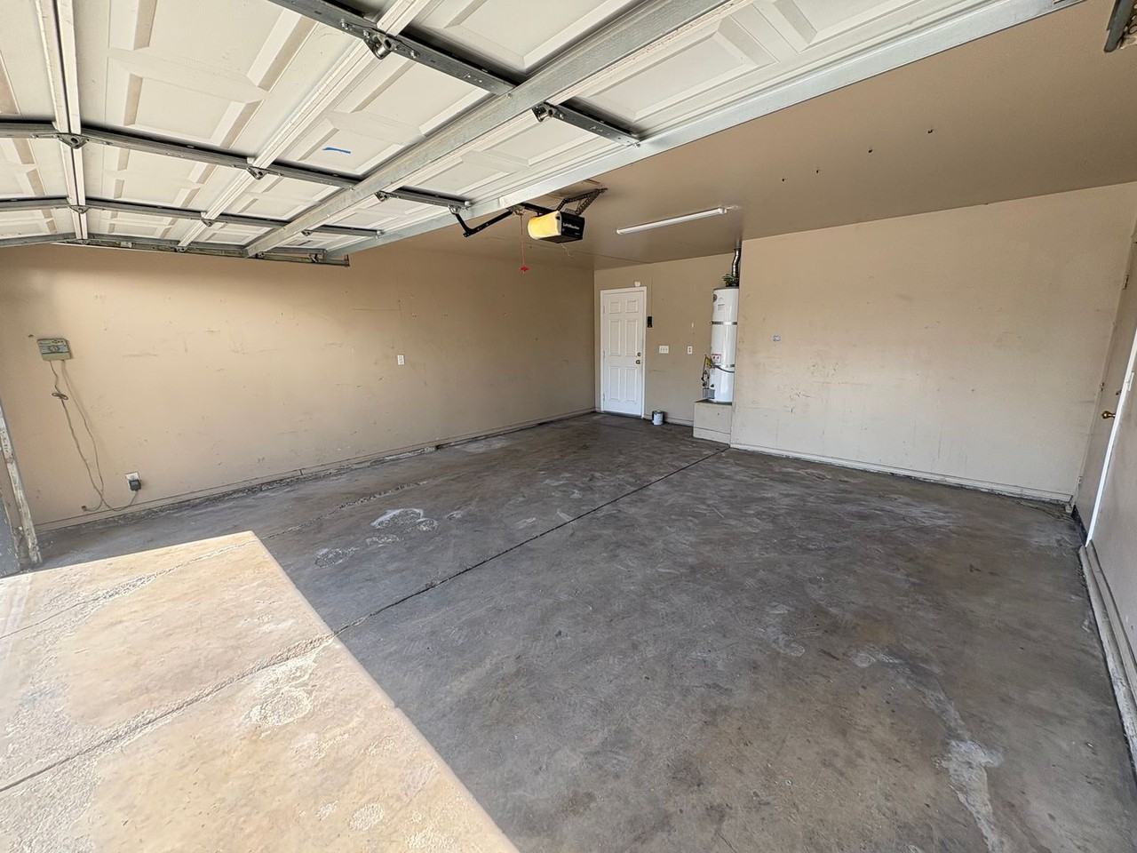 391 Trinity Ct - Photo 3 of 37
