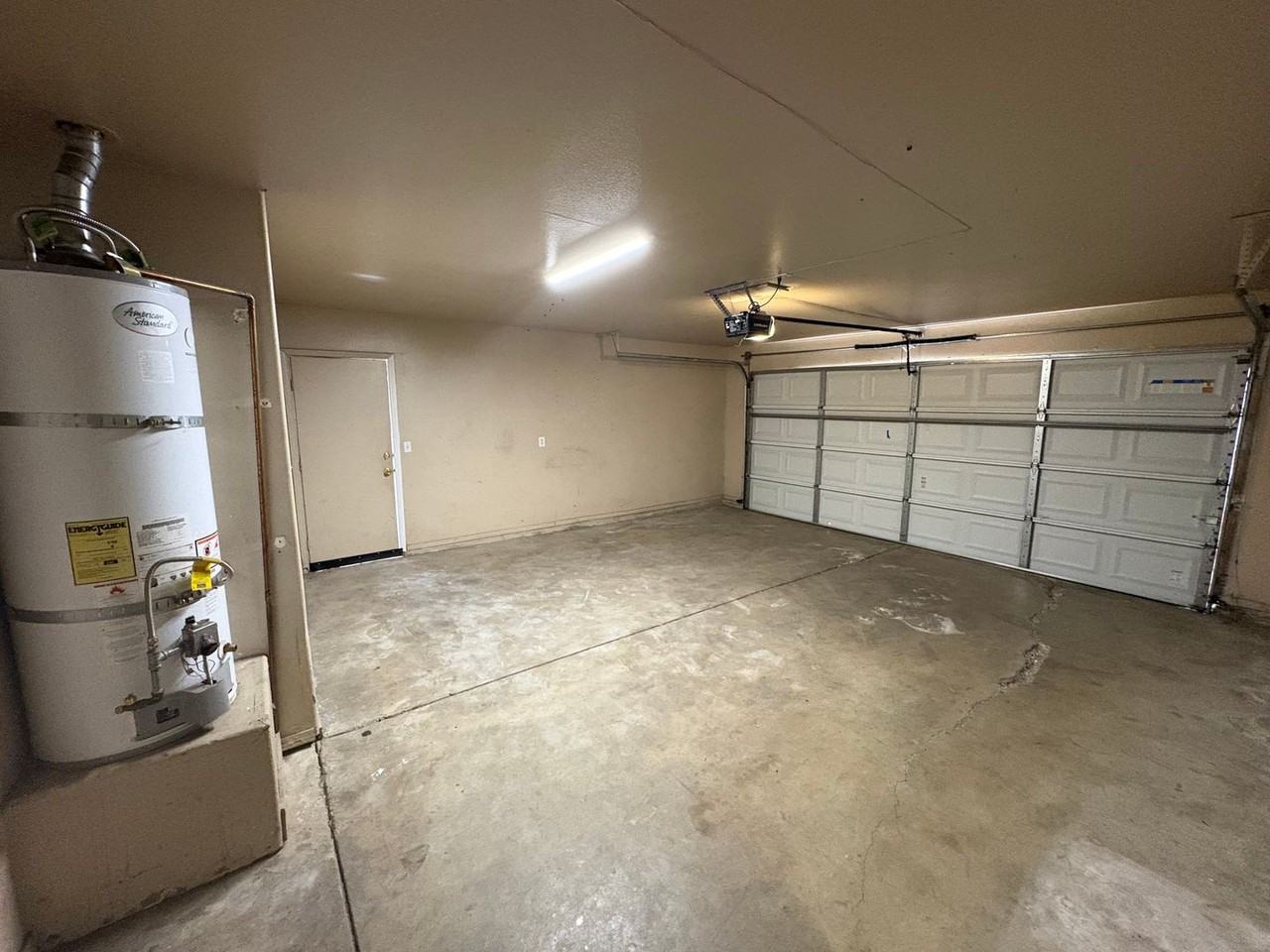391 Trinity Ct - Photo 4 of 37