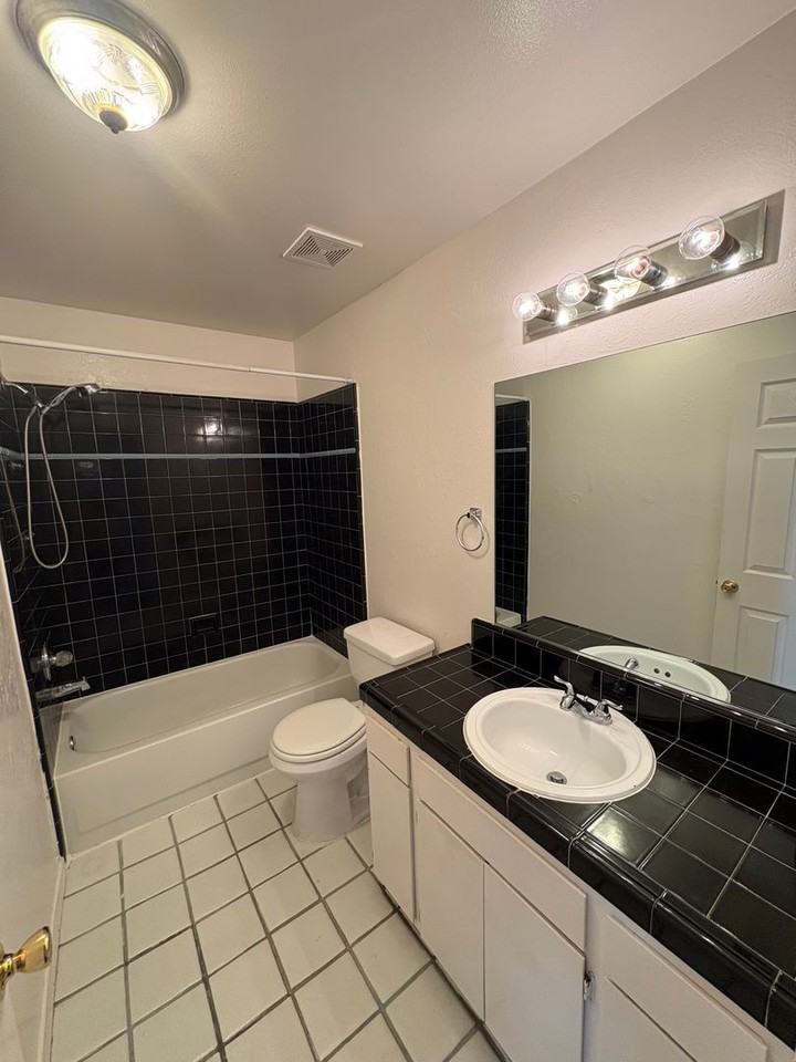 391 Trinity Ct - Photo 7 of 37