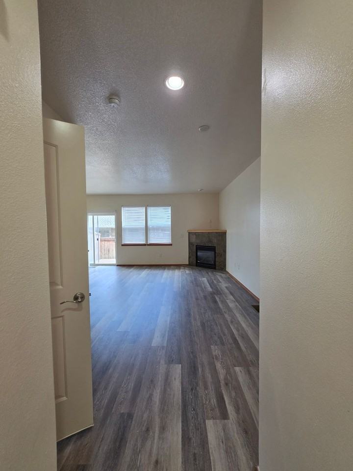 355 Sw Pemberly Loop - Photo 4 of 15