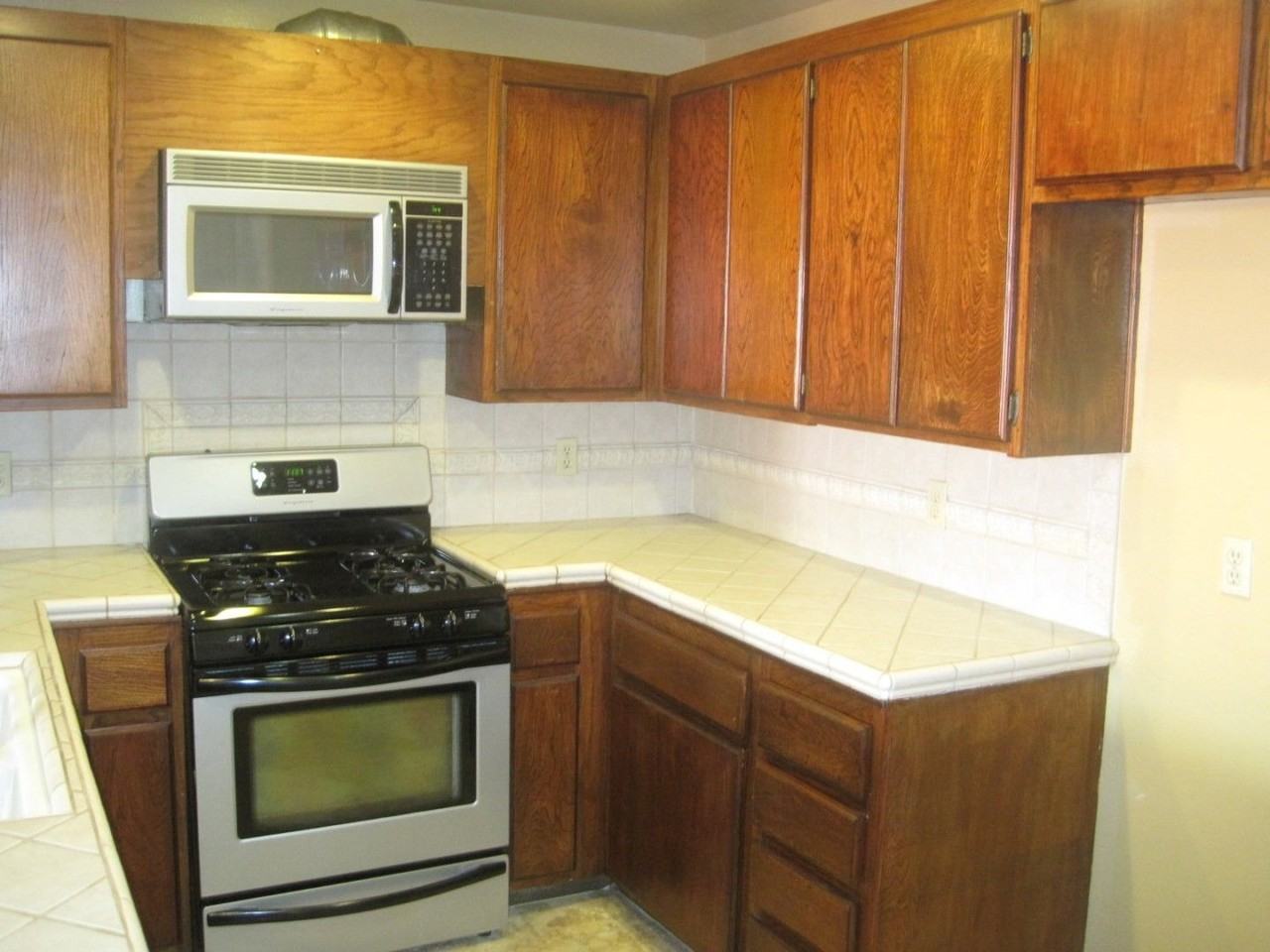 2441 Sylvian Ln - Photo 5 of 9