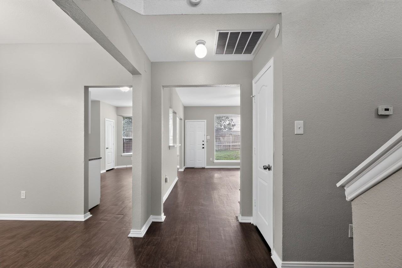 2740 Windswept Ln - Photo 7 of 37