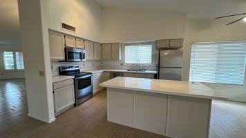 featured image of 1621 N Raven