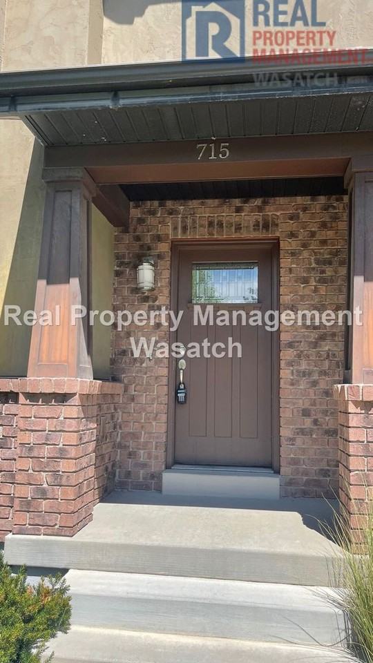 715 E Harrison Ave - Photo 2 of 26