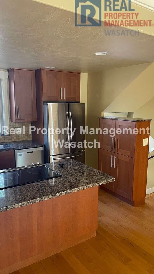 715 E Harrison Ave - Photo 3 of 26