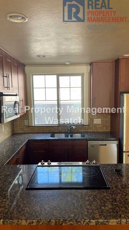 715 E Harrison Ave - Photo 4 of 26