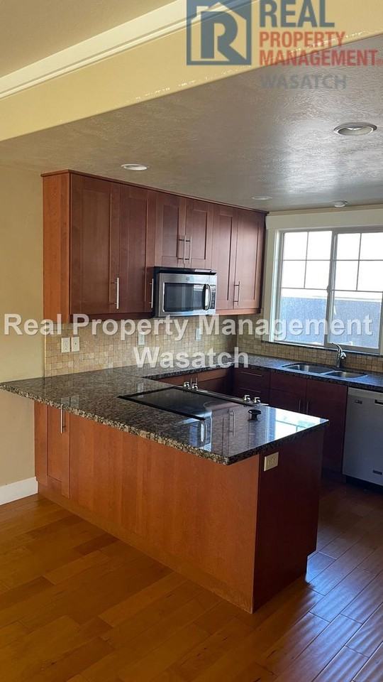 715 E Harrison Ave - Photo 5 of 26