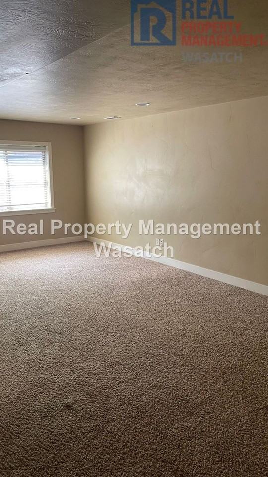 715 E Harrison Ave - Photo 6 of 26