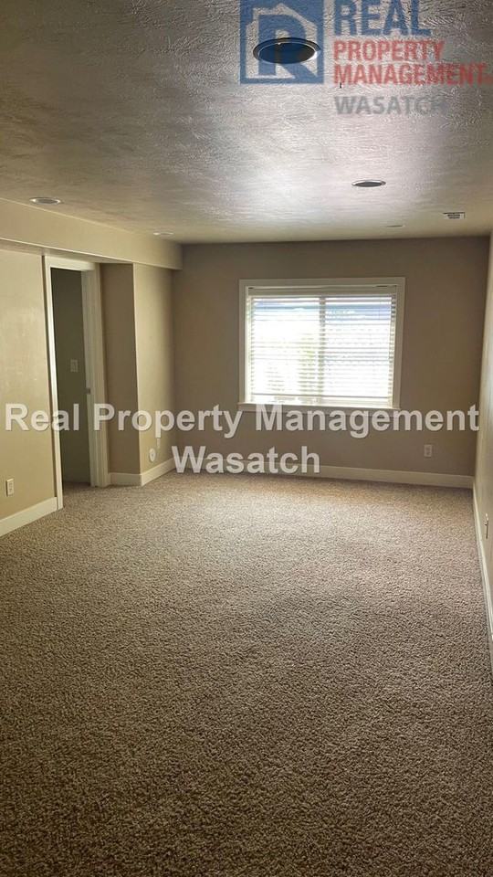 715 E Harrison Ave - Photo 7 of 26