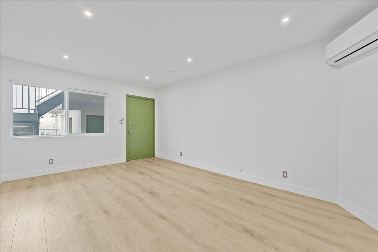 6615 Franklin Ave. - Photo 4 of 46